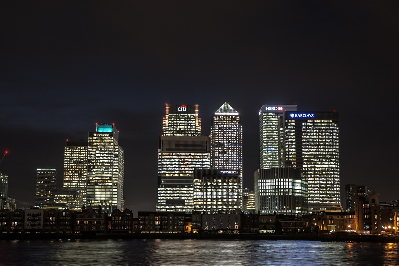 Canary Wharf office rent 2026 guide: costs, hidden fees, lease vs flex options